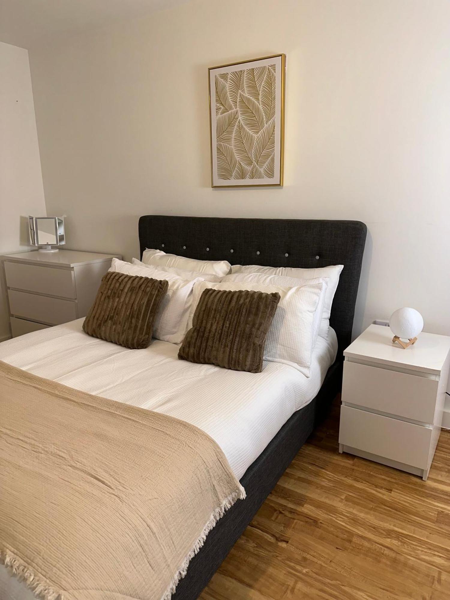 Luxury 2-Bed High-Rise In Manchester With Parking Exterior photo